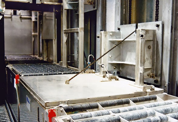 Independent tanks with integral raise/lower and lid mechanism’s